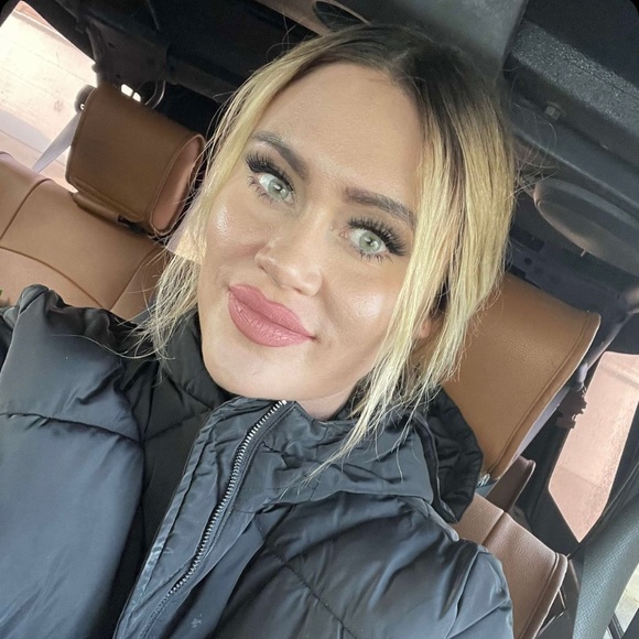 Meet your Posher, Traci - Picture 4 of 8